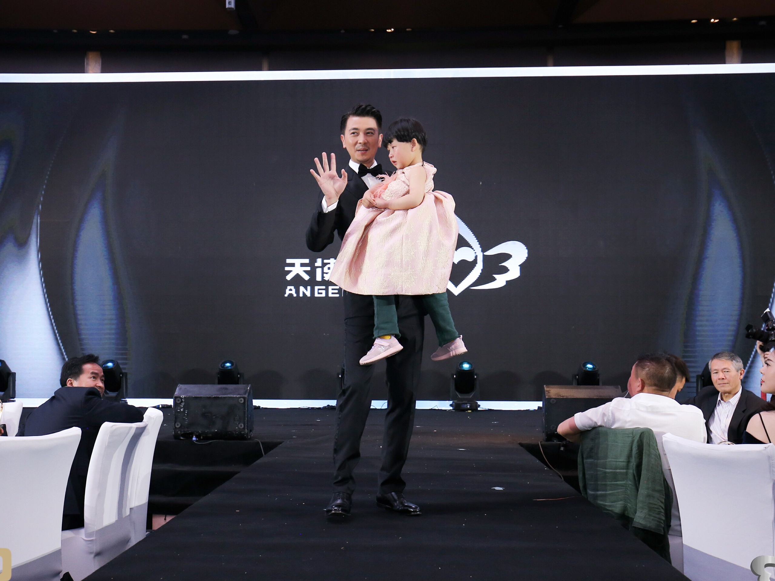 澳门六月演唱会璀璨星辉闪耀，明星云集共襄盛举6月5号澳门演唱会